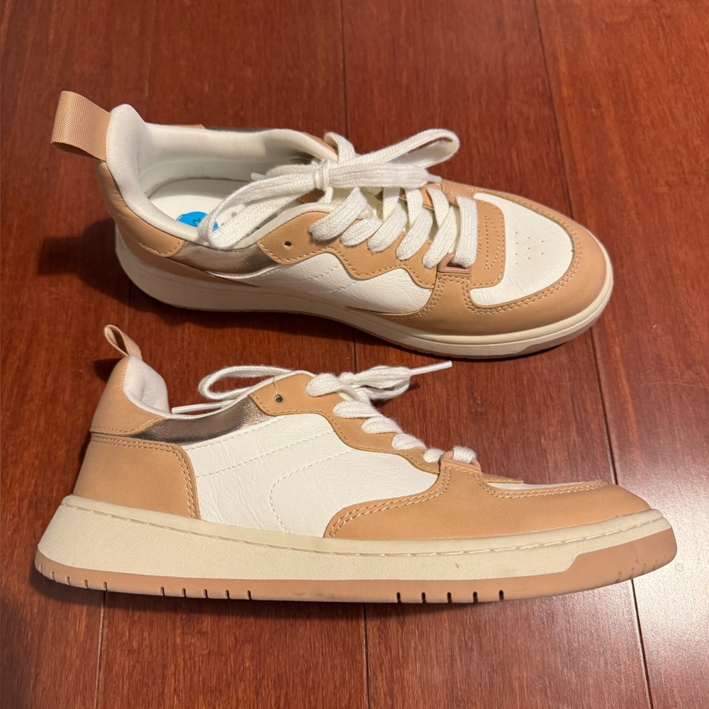 Falls Creek Samba retro low top sneakers white cream Eu 37.5 US 7.5 new no box